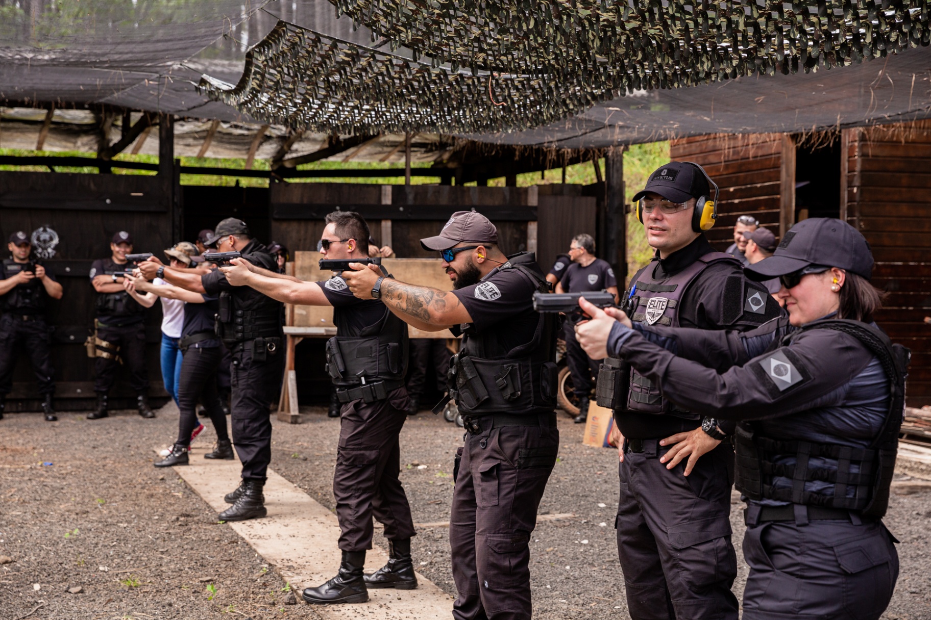 Equipe da Grupo NF Elite em treinamento operacional de tiro em Cascavel/PR